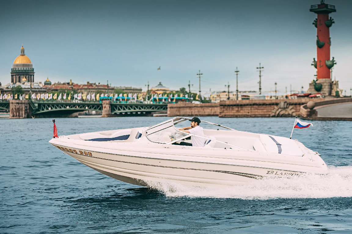 Катер LARSON 210 
